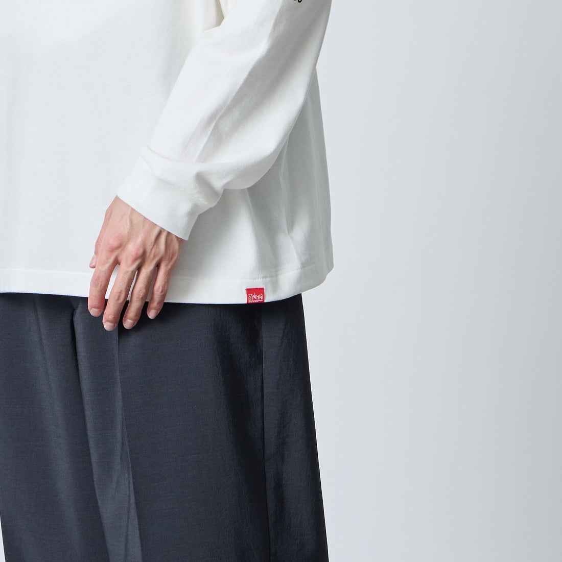 MANHATTAN PORTAGE [マンハッタンポーテージ] ワンポイントスカイラインロゴ 袖プリントロングTシャツ [MP-M580] WHITE