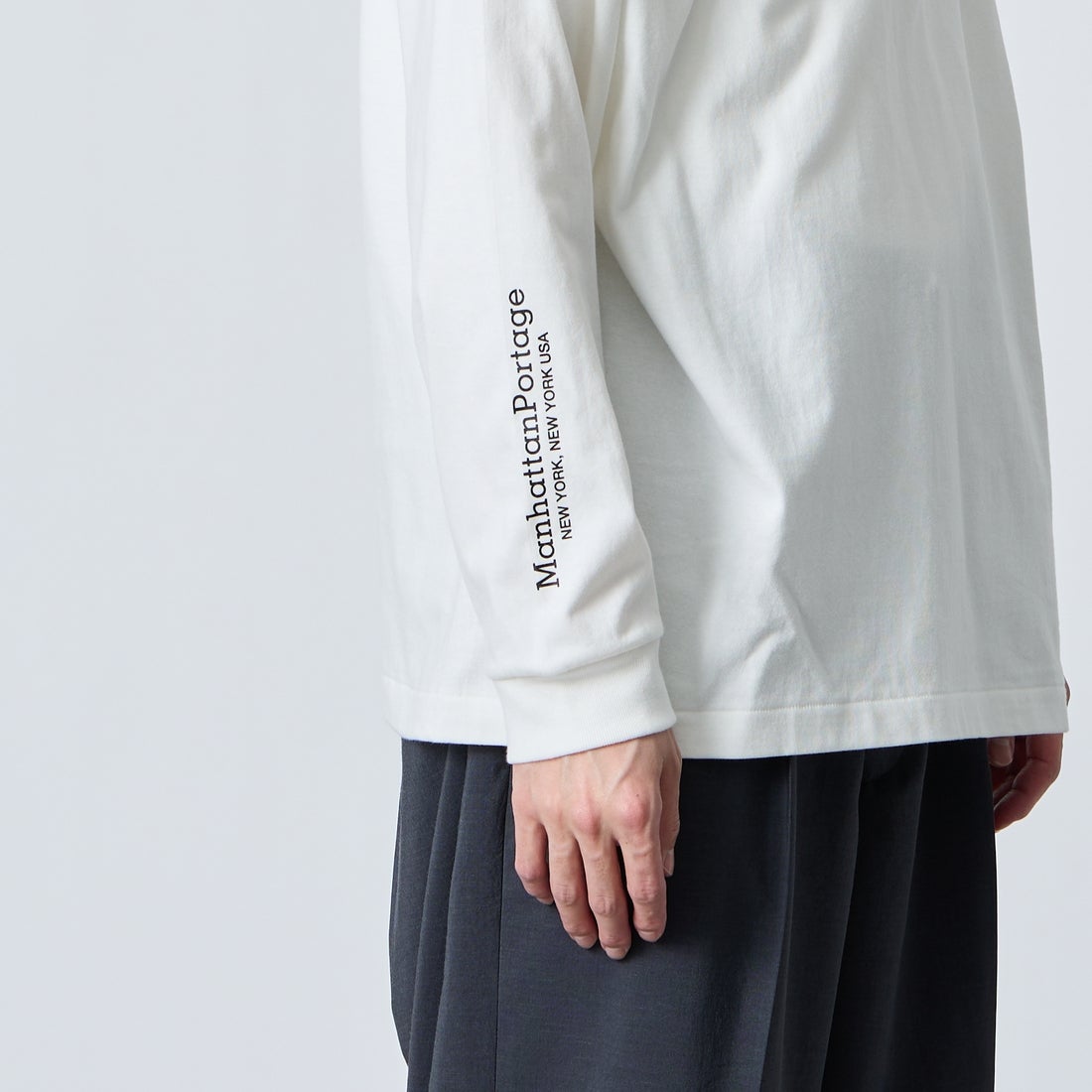 MANHATTAN PORTAGE [マンハッタンポーテージ] ワンポイントスカイラインロゴ 袖プリントロングTシャツ [MP-M580] WHITE