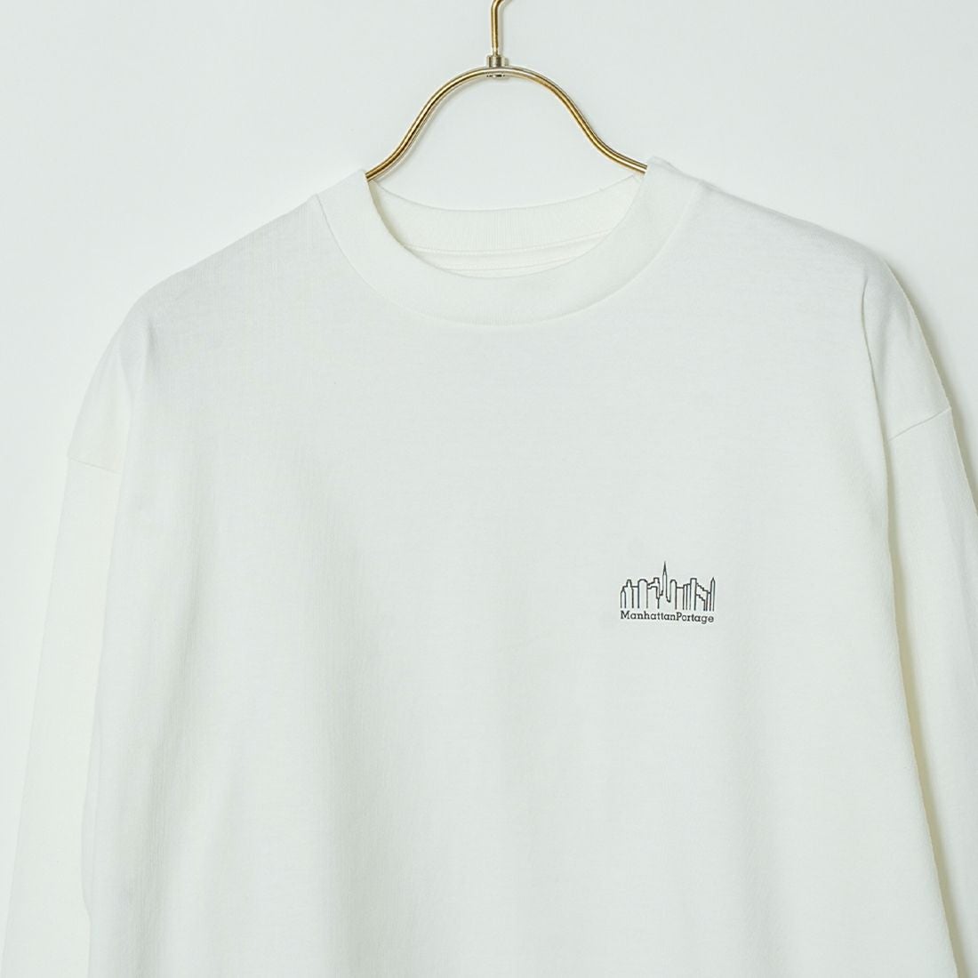 MANHATTAN PORTAGE [マンハッタンポーテージ] ワンポイントスカイラインロゴ 袖プリントロングTシャツ [MP-M580] WHITE