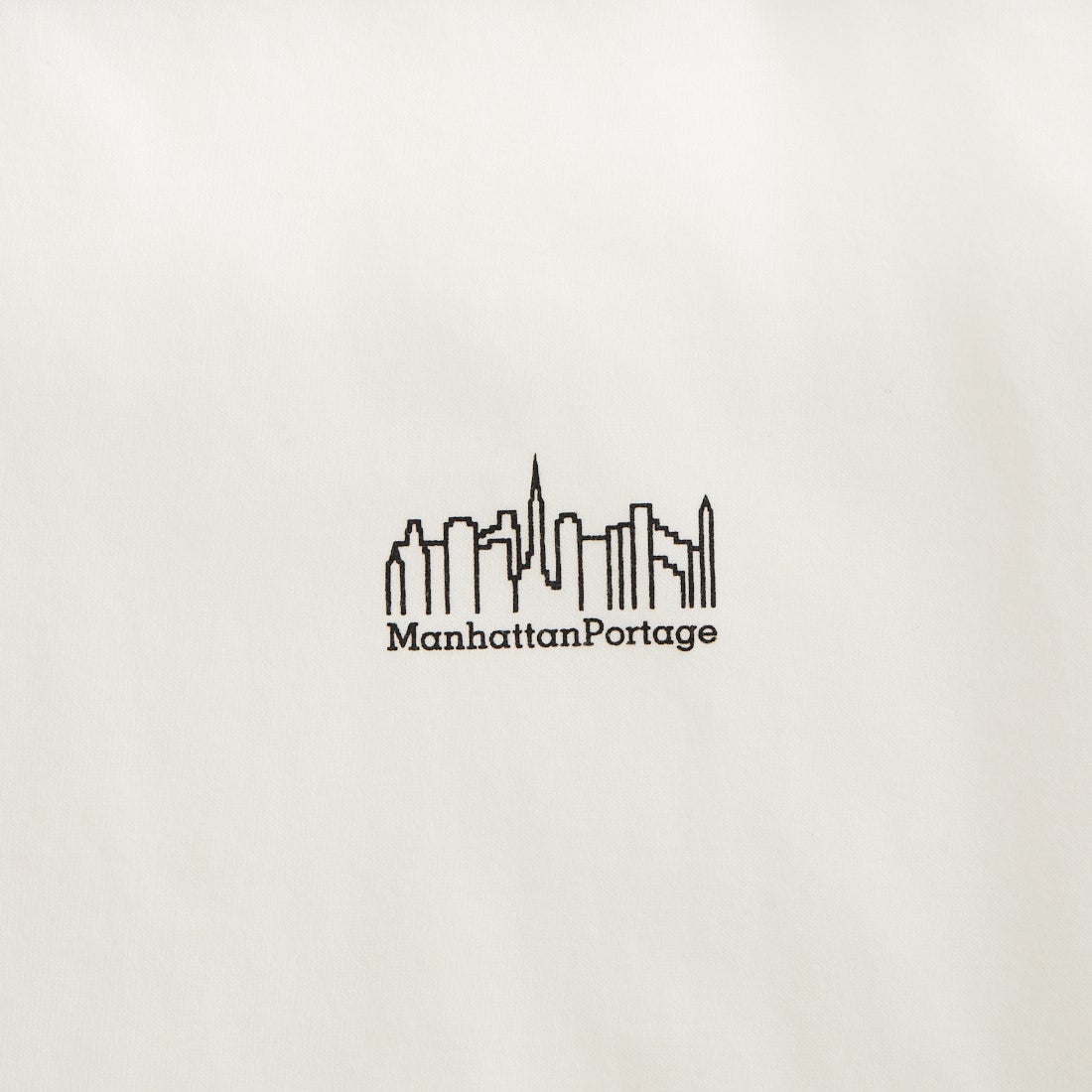 MANHATTAN PORTAGE [マンハッタンポーテージ] ワンポイントスカイラインロゴ 袖プリントロングTシャツ [MP-M580] WHITE