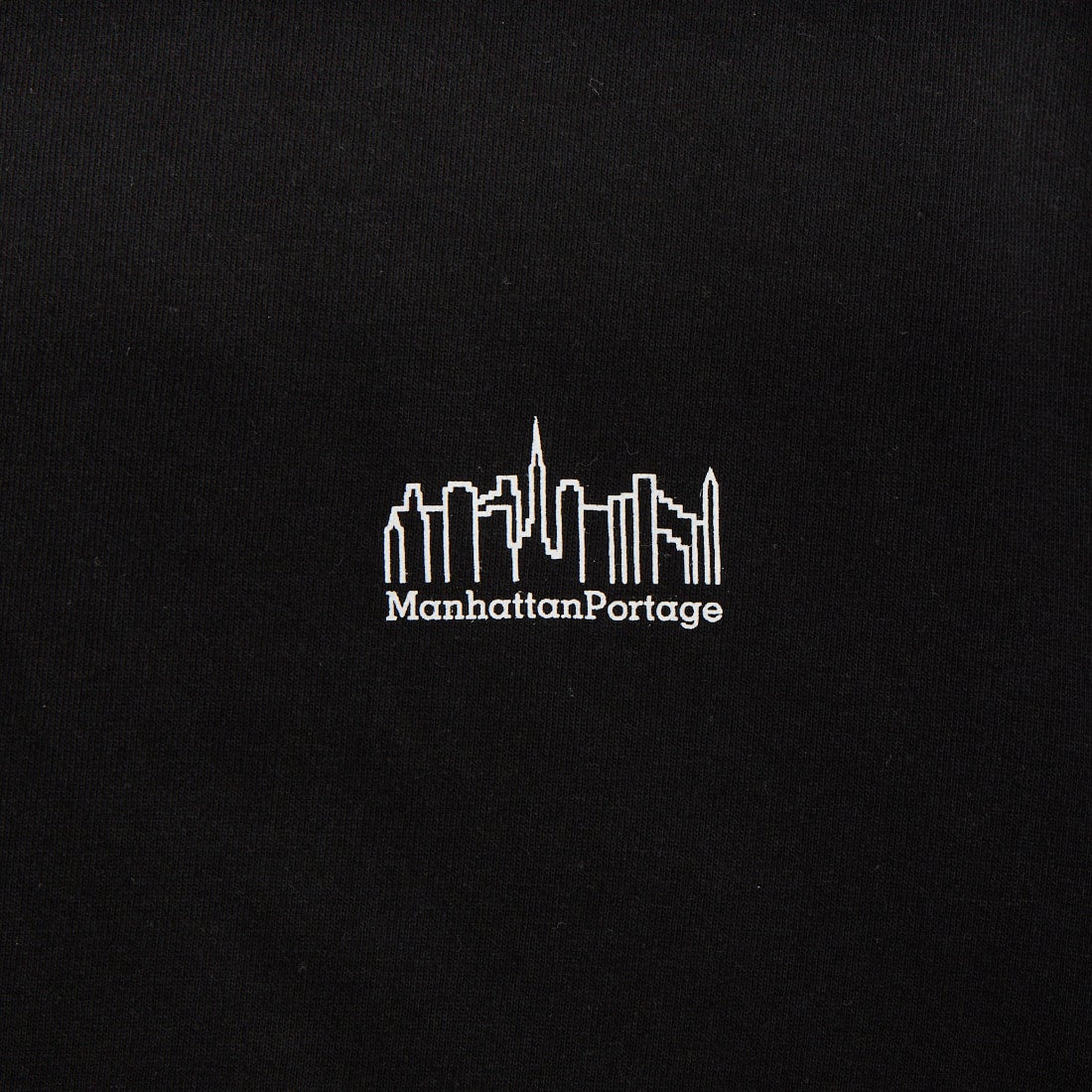 MANHATTAN PORTAGE [マンハッタンポーテージ] ワンポイントスカイラインロゴ 袖プリントロングTシャツ [MP-M580] BLACK