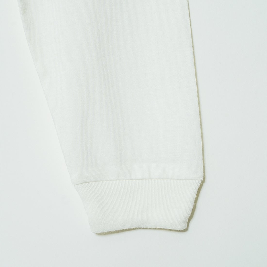 MANHATTAN PORTAGE [マンハッタンポーテージ] ワンポイントスカイラインロゴ 袖プリントロングTシャツ [MP-M580] WHITE