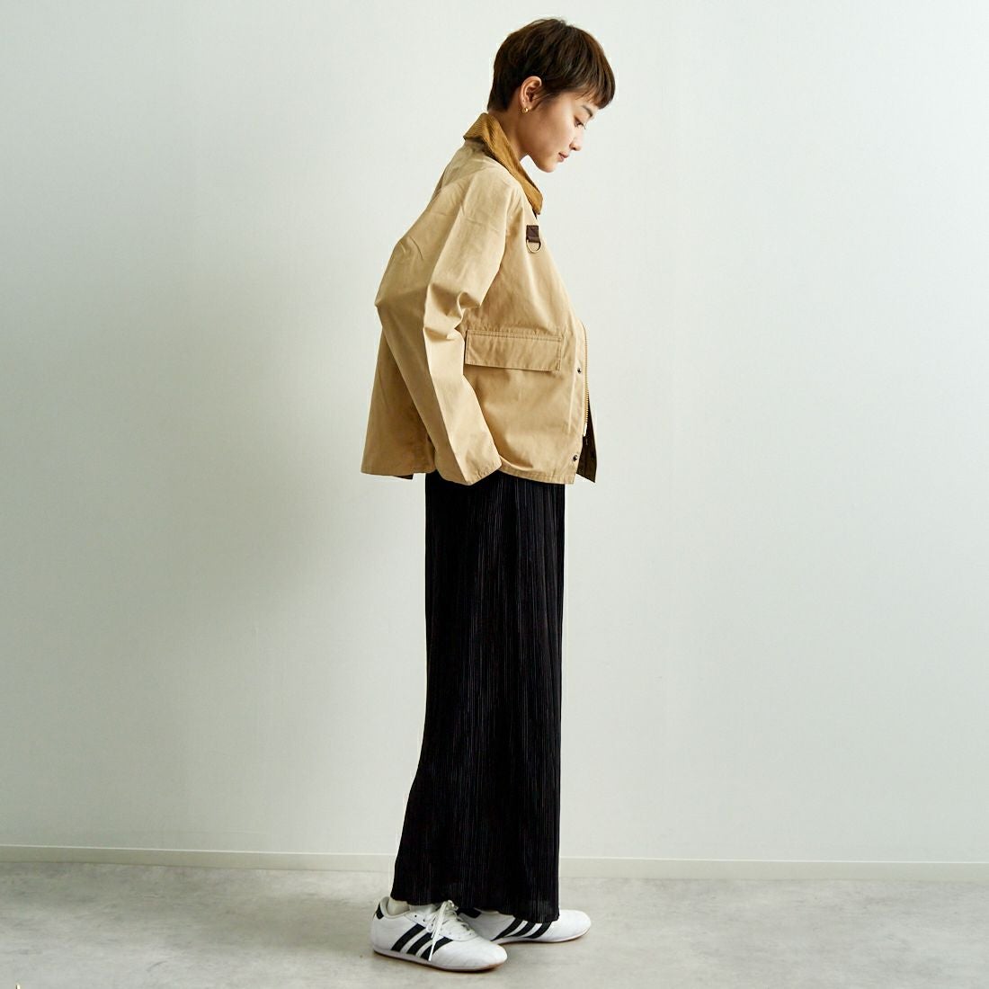 Barbour [バブアー] スペイ ピーチスキンノンオイルドジャケット [MCA0932] STONE &&モデル身長：160cm 着用サイズ：S&&