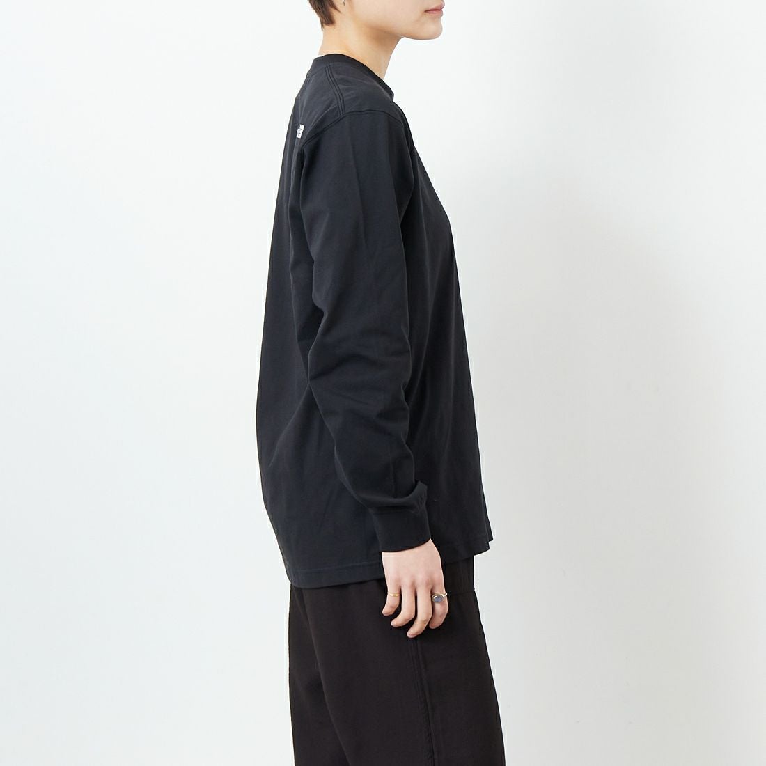 THE NORTH FACE [ザ ノースフェイス] ロングスリーブフラッシュドライヌプシコットンティー [NT32535] K &&モデル身長：160cm 着用サイズ：S&&