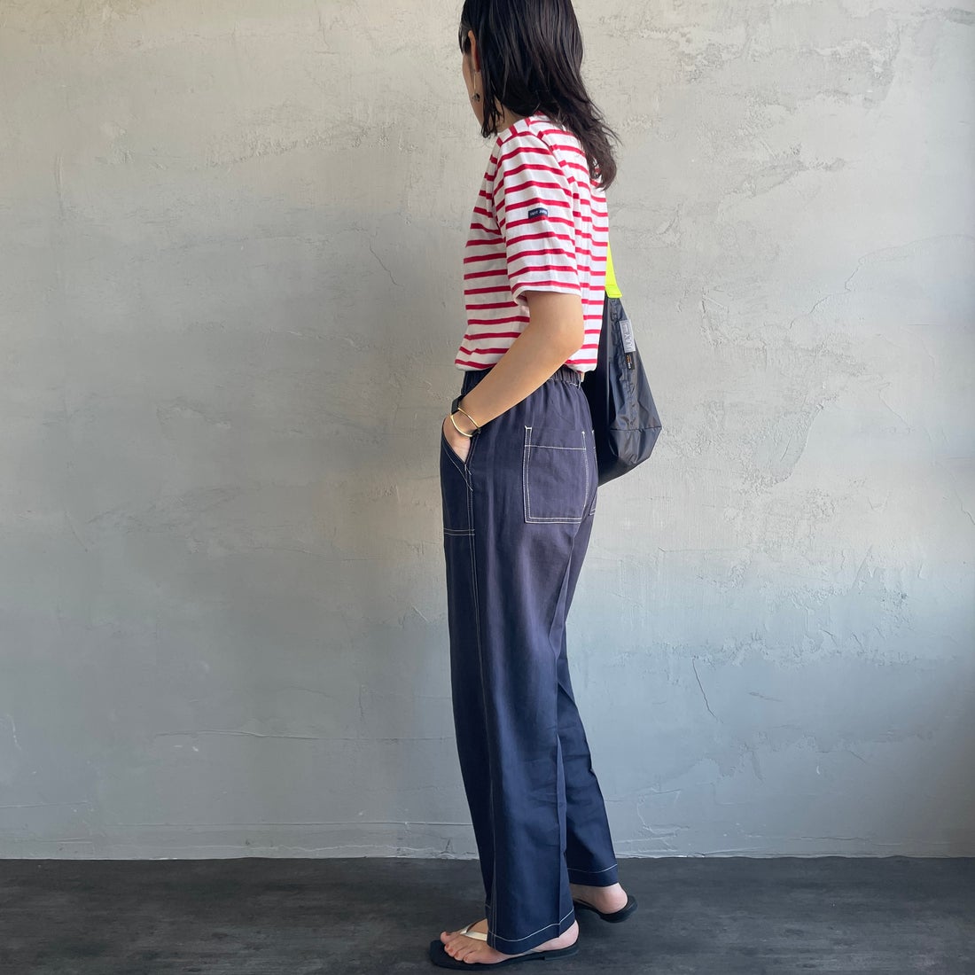 UNIVERSAL OVERALL [ユニバーサルオーバーオール] 別注 リネンイージーベイカーパンツ [U2512605IN-JF] NAVY &&モデル身長：160cm 着用サイズ：M&&
