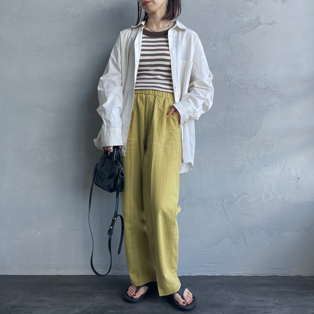 UNIVERSAL OVERALL [ユニバーサルオーバーオール] 別注 リネンイージーベイカーパンツ [U2512605IN-JF] YELLOW &&モデル身長：158cm 着用サイズ：M&&