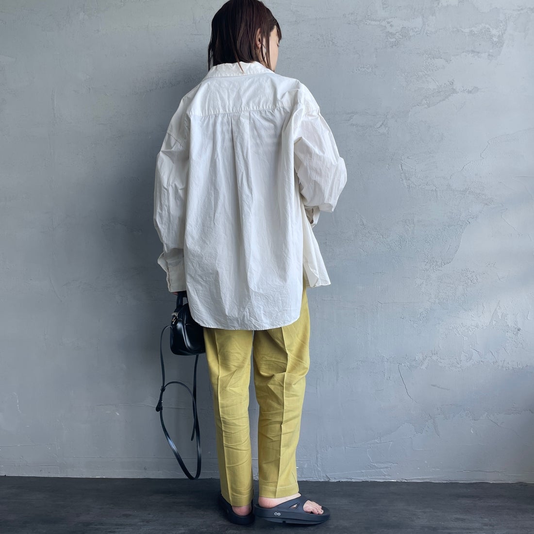UNIVERSAL OVERALL [ユニバーサルオーバーオール] 別注 リネンイージーベイカーパンツ [U2512605IN-JF] YELLOW &&モデル身長：158cm 着用サイズ：M&&