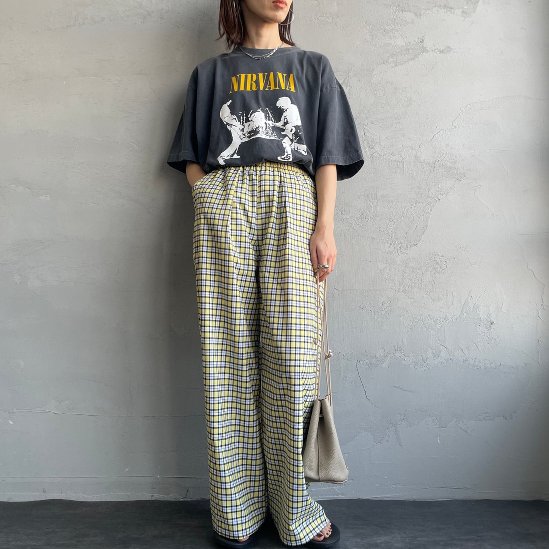 UNIVERSAL OVERALL [ユニバーサルオーバーオール] 別注 総柄イージーワイドパンツ [U2512634IN-JF] YELﾁｪｯｸ &&モデル身長：158cm 着用サイズ：F&&