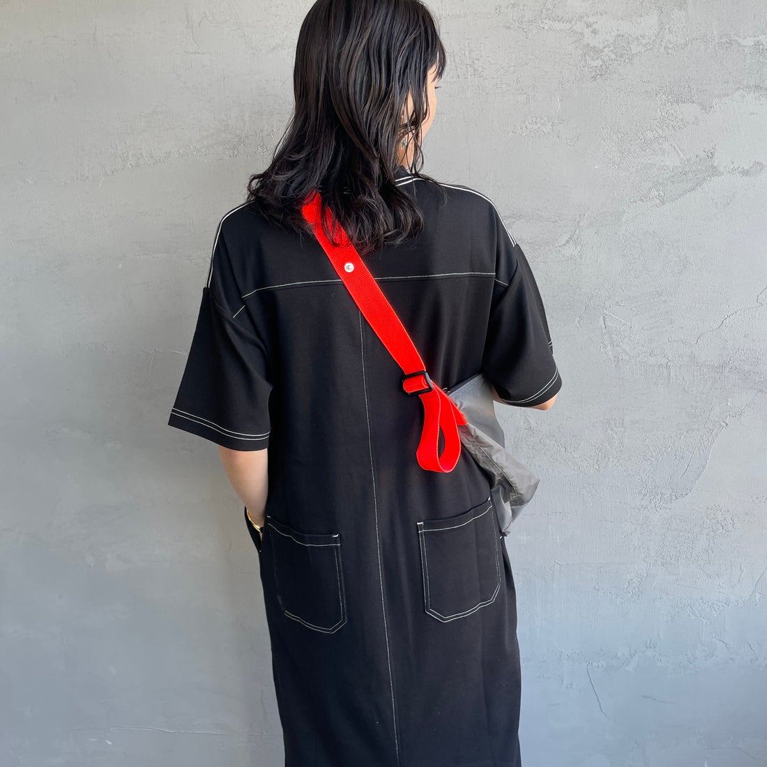 UNIVERSAL OVERALL [ユニバーサルオーバーオール] 別注 配色ステッチ マキシ丈ワンピース [U2512807IN-JF] BLACK &&モデル身長：160m 着用サイズ：F&&&&モデル身長：160m 着用サイズ：F&&