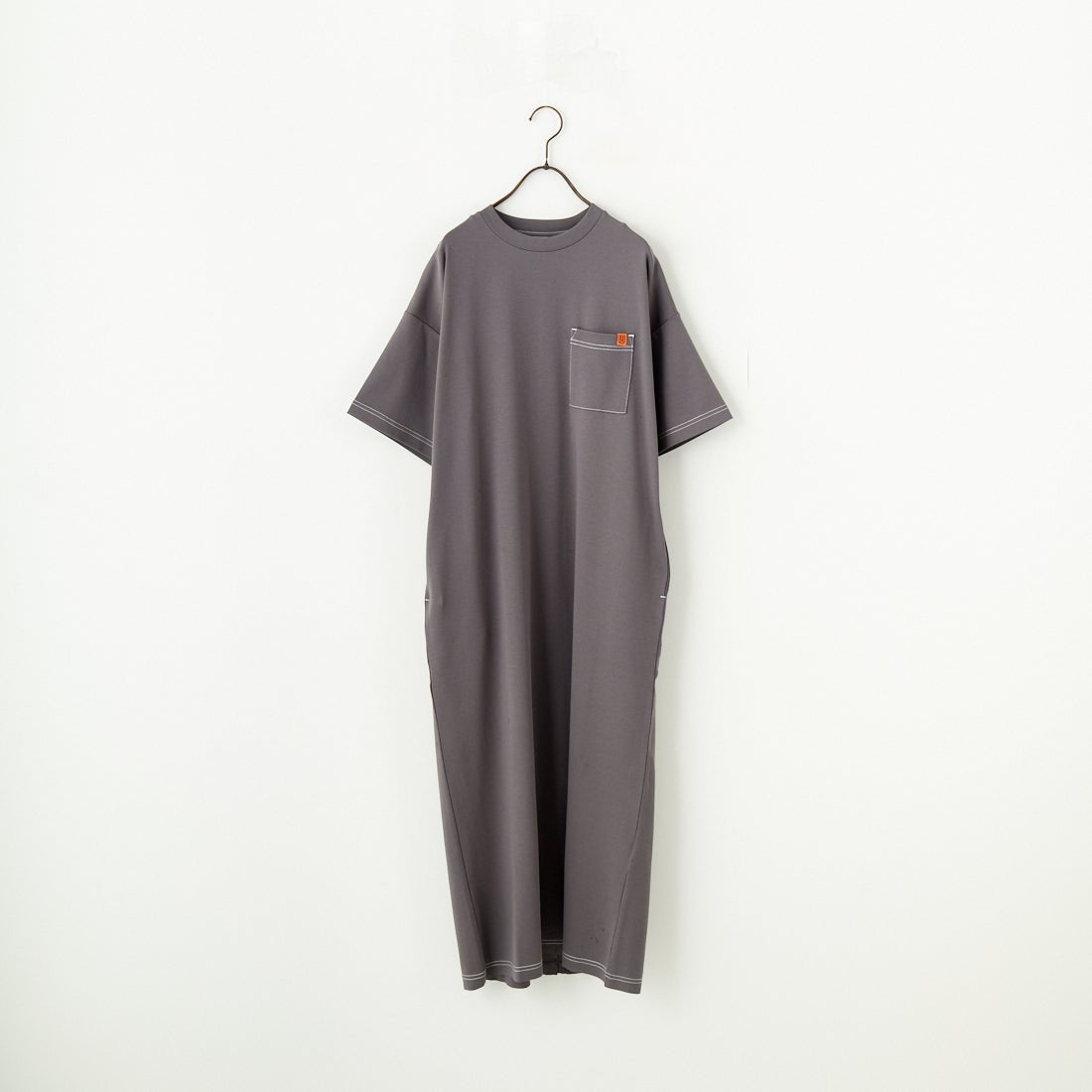 UNIVERSAL OVERALL [ユニバーサルオーバーオール] 別注 配色ステッチ マキシ丈ワンピース [U2512807IN-JF] CHARCOAL