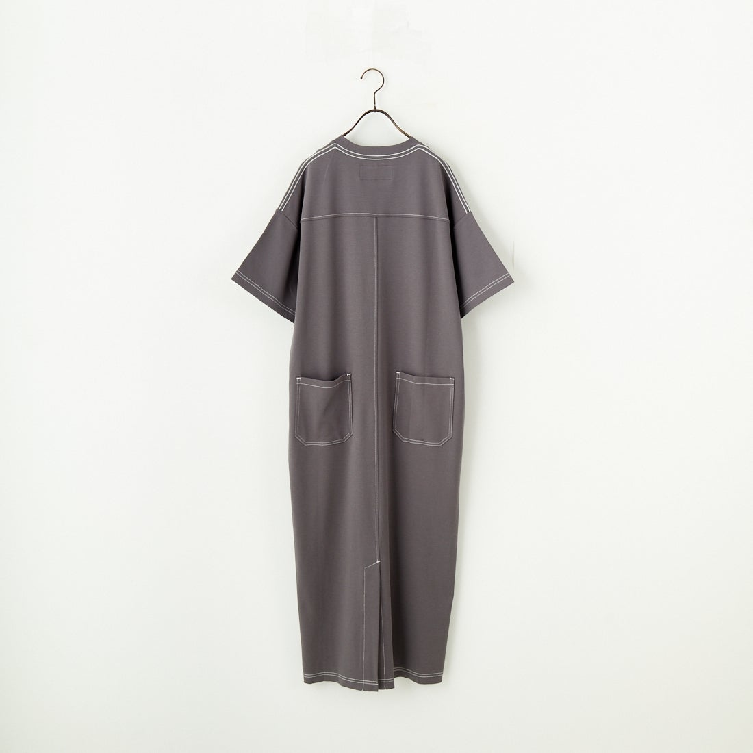 UNIVERSAL OVERALL [ユニバーサルオーバーオール] 別注 配色ステッチ マキシ丈ワンピース [U2512807IN-JF] CHARCOAL