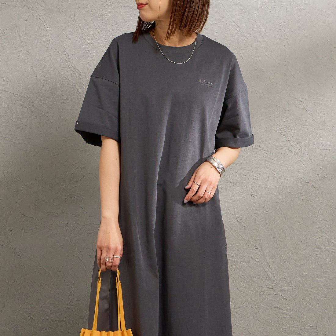 UNIVERSAL OVERALL [ユニバーサルオーバーオール] 別注 異素材切り替え マキシ丈ワンピース [U2512812IN-JF] CHARCOAL &&モデル身長：159cm 着用サイズ：F&&