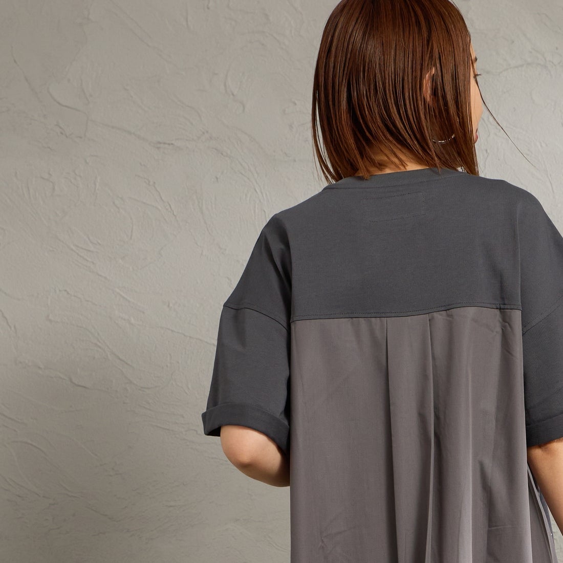 UNIVERSAL OVERALL [ユニバーサルオーバーオール] 別注 異素材切り替え マキシ丈ワンピース [U2512812IN-JF] CHARCOAL &&モデル身長：159cm 着用サイズ：F&&