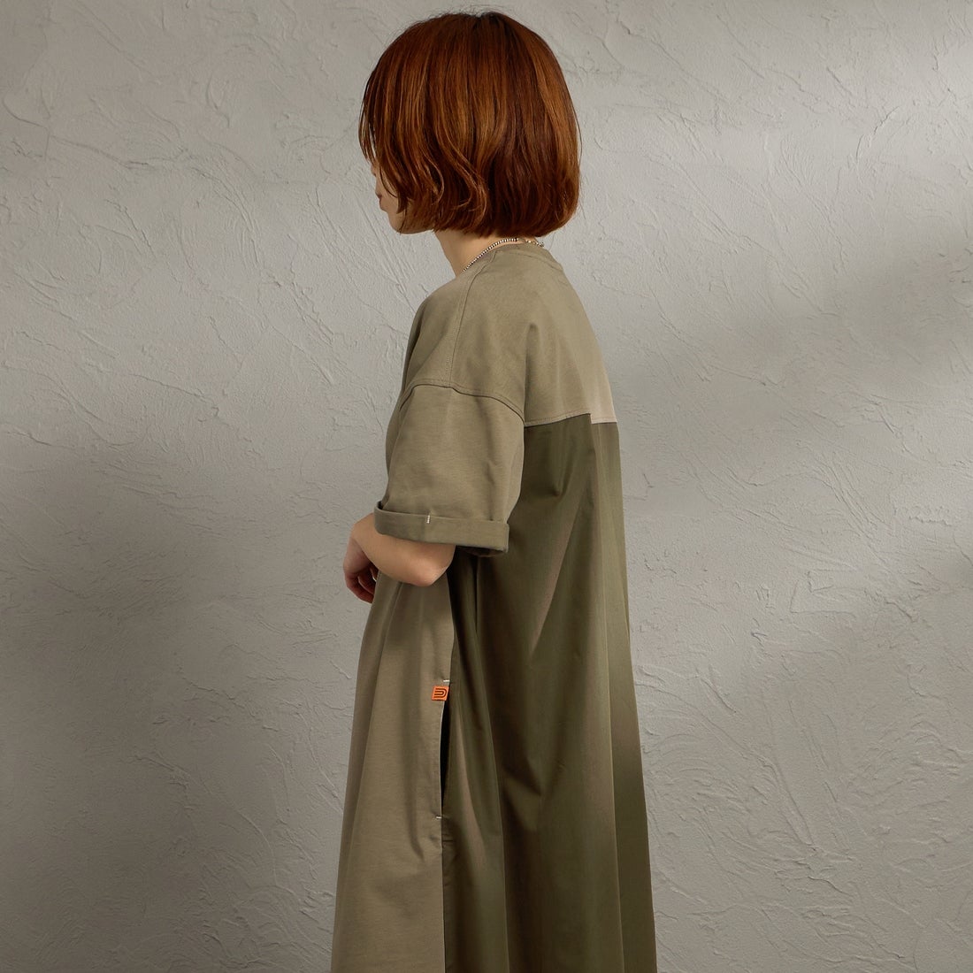 UNIVERSAL OVERALL [ユニバーサルオーバーオール] 別注 異素材切り替え マキシ丈ワンピース [U2512812IN-JF] GREIGE &&モデル身長：158cm 着用サイズ：F&&