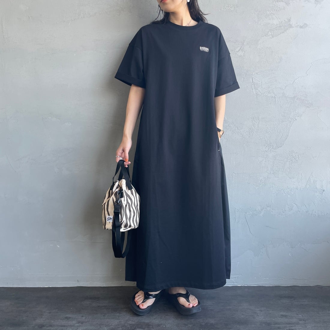 UNIVERSAL OVERALL [ユニバーサルオーバーオール] 別注 異素材切り替え マキシ丈ワンピース [U2512812IN-JF] BLACK &&モデル身長：160cm 着用サイズ：F&&