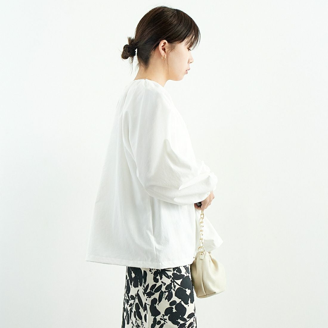 MICA&DEAL [マイカアンドディール] バルーンスリーブブラウス [0125101030] WHITE &&モデル身長：167cm 着用サイズ：F&&