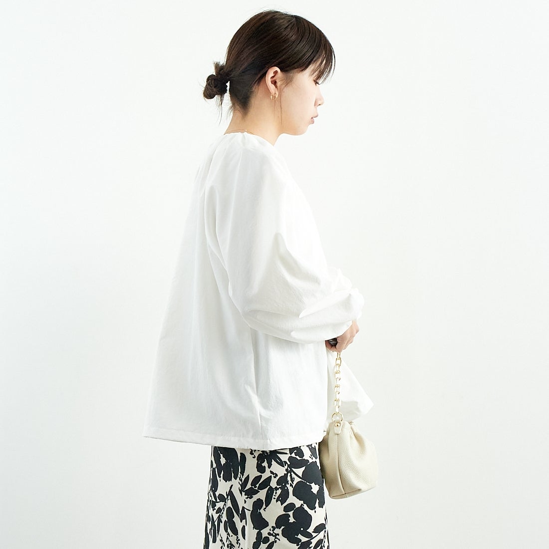 MICA&DEAL [マイカアンドディール] バルーンスリーブブラウス [0125101030] WHITE &&モデル身長：167cm 着用サイズ：F&&