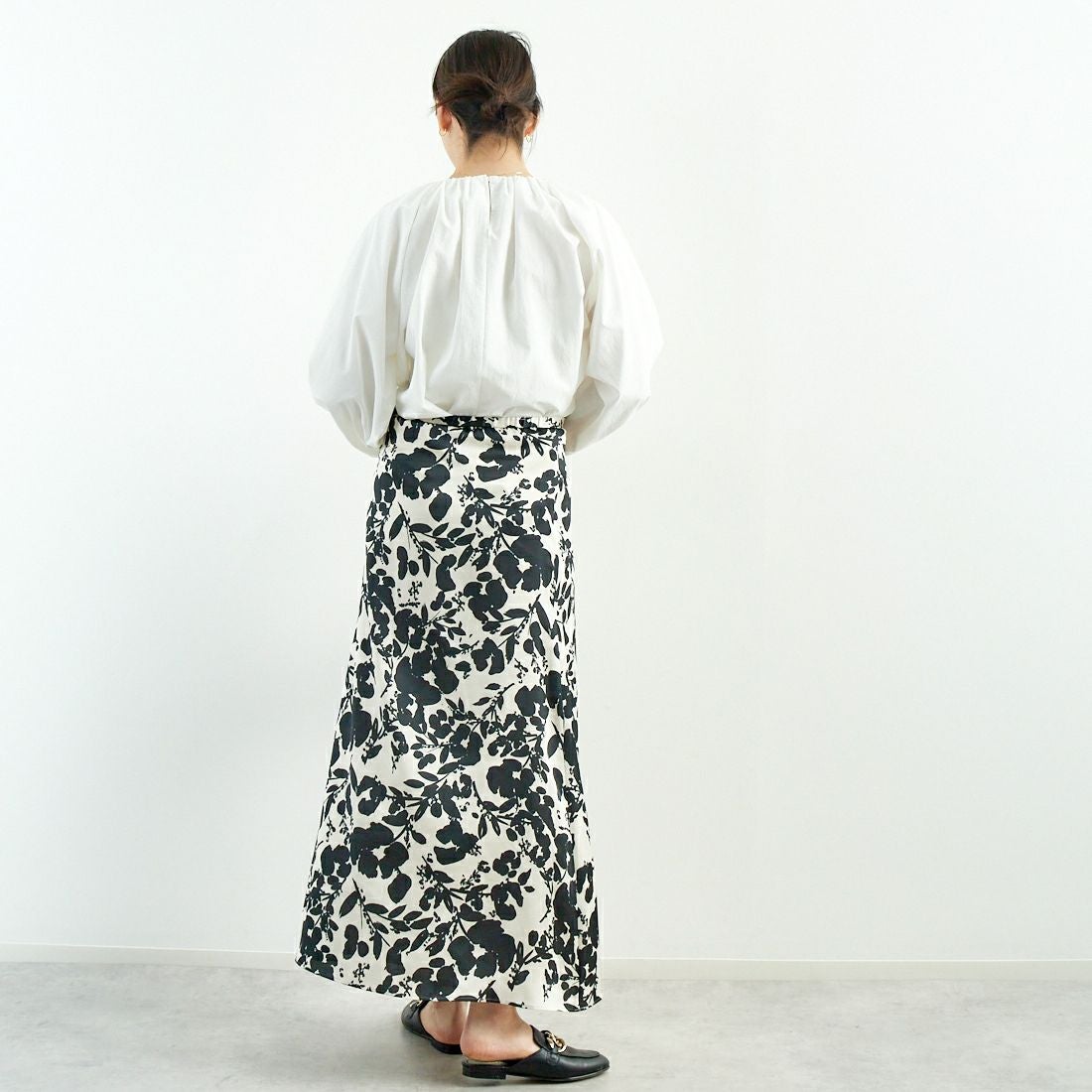 MICA&DEAL [マイカアンドディール] バルーンスリーブブラウス [0125101030] WHITE &&モデル身長：167cm 着用サイズ：F&&