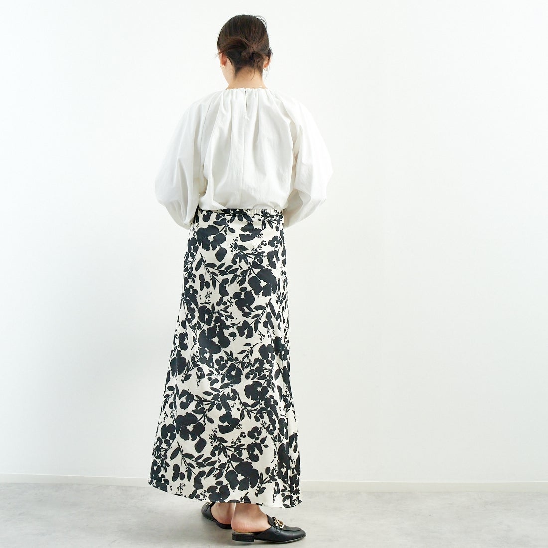 MICA&DEAL [マイカアンドディール] バルーンスリーブブラウス [0125101030] WHITE &&モデル身長：167cm 着用サイズ：F&&