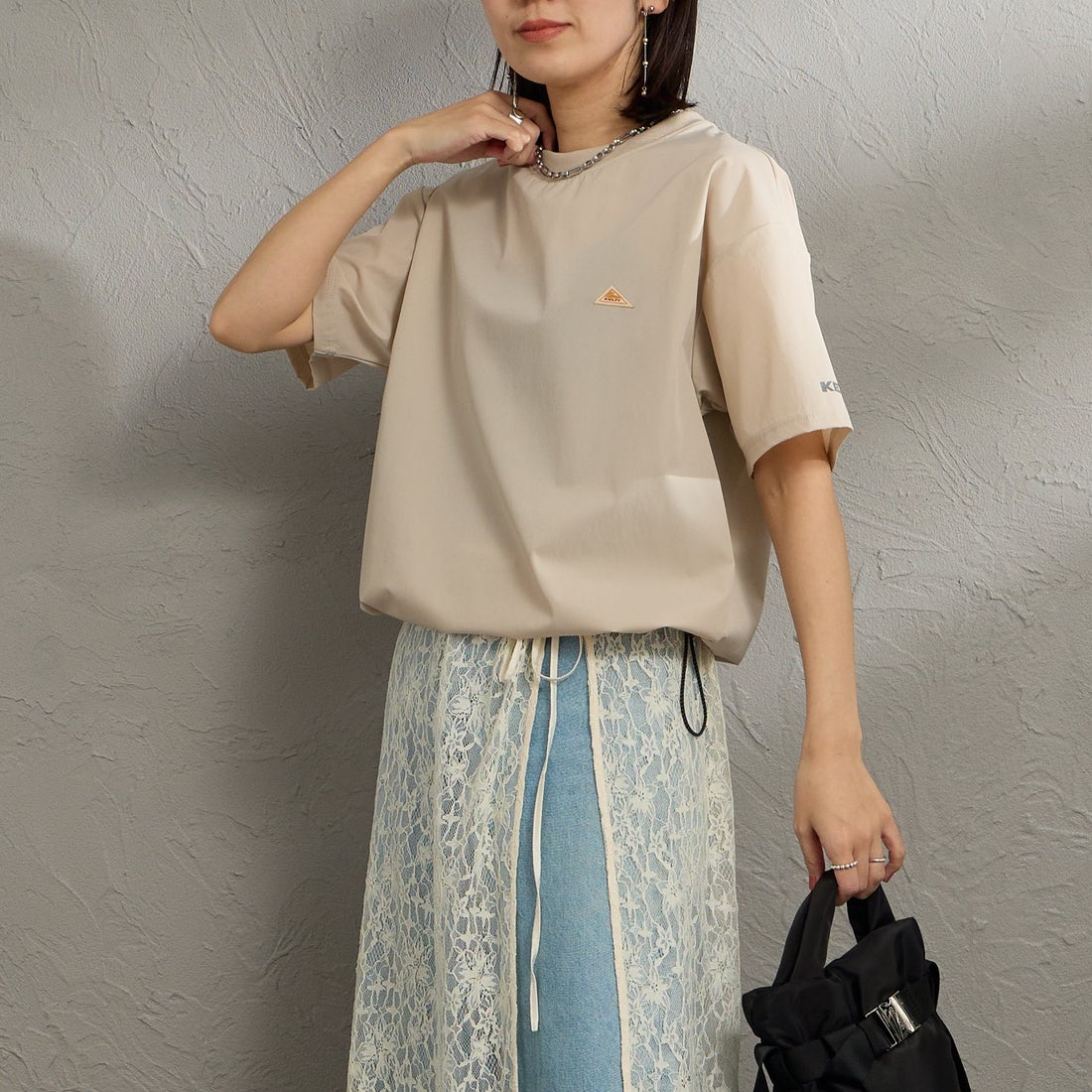 KELTY [ケルティ] 別注 ラッシュコンフォート ショートスリーブナイロンTシャツ [KE252W30IN02-JF] ｸﾞﾚｰｼﾞｭ &&モデル身長：160cm 着用サイズ：F&&