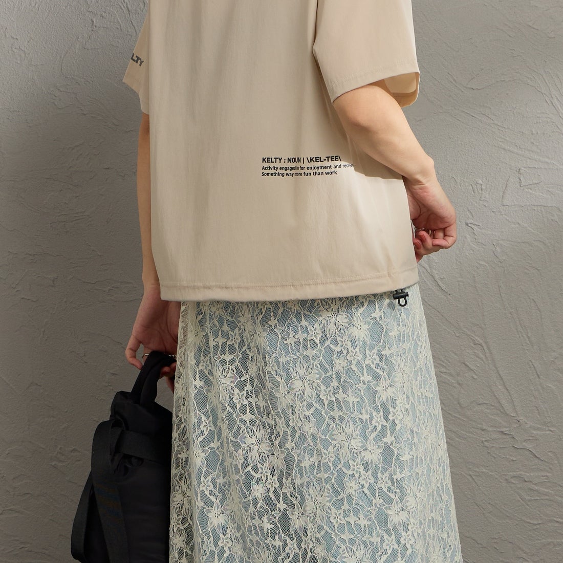 KELTY [ケルティ] 別注 ラッシュコンフォート ショートスリーブナイロンTシャツ [KE252W30IN02-JF] ｸﾞﾚｰｼﾞｭ &&モデル身長：160cm 着用サイズ：F&&