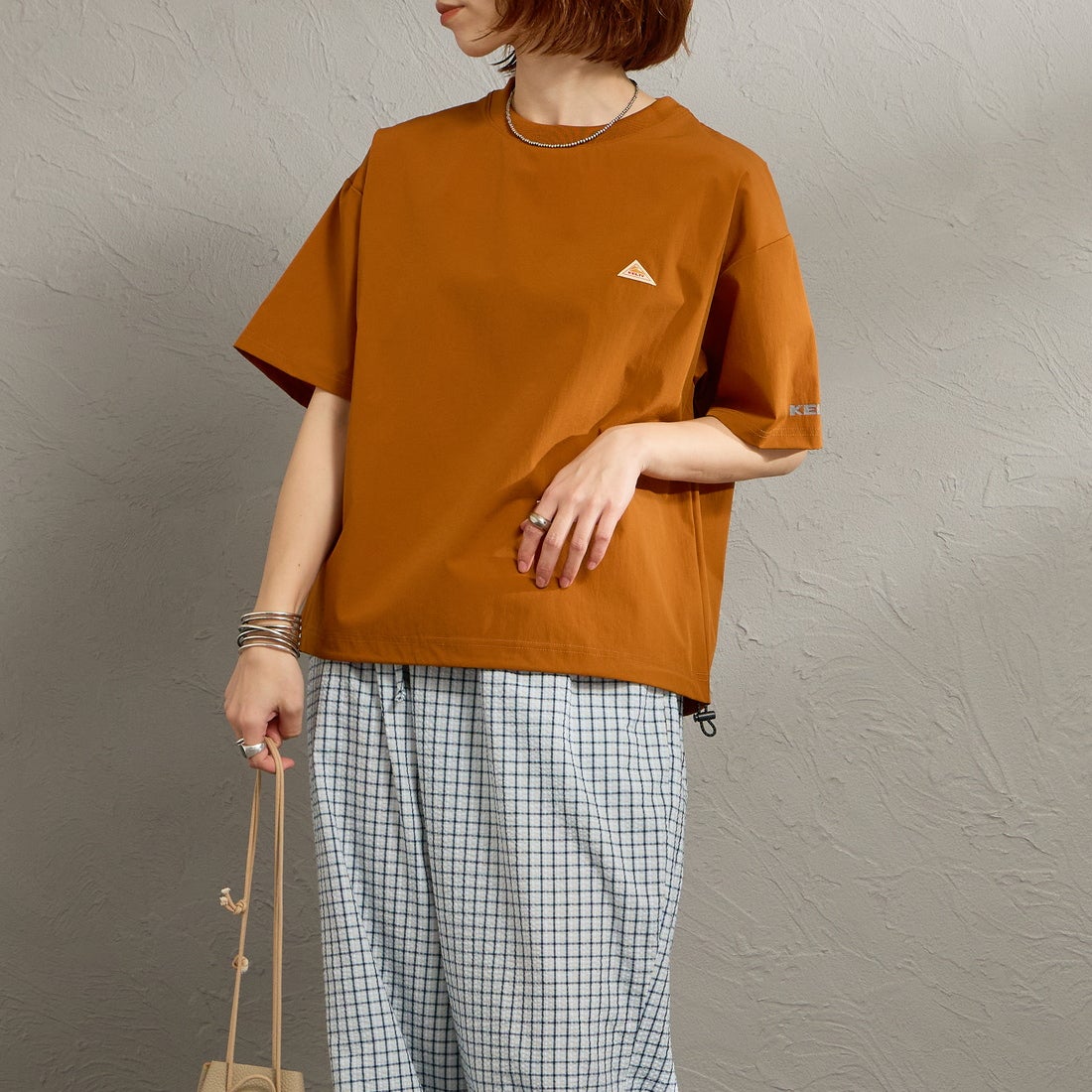 KELTY [ケルティ] 別注 ラッシュコンフォート ショートスリーブナイロンTシャツ [KE252W30IN02-JF] ｵﾚﾝｼﾞ &&モデル身長：158cm 着用サイズ：F&&