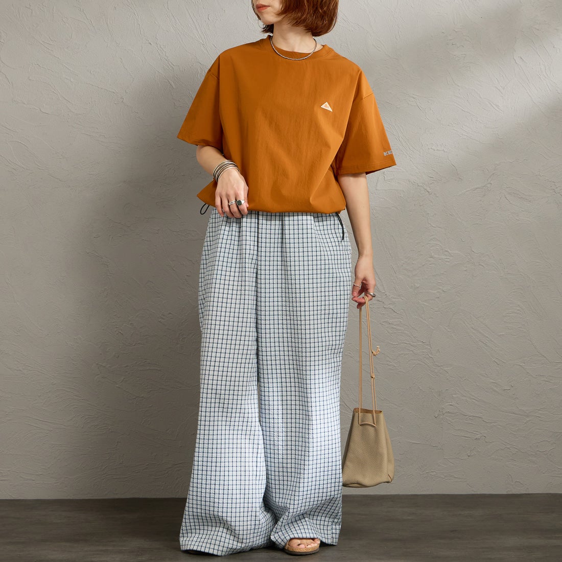 KELTY [ケルティ] 別注 ラッシュコンフォート ショートスリーブナイロンTシャツ [KE252W30IN02-JF] ｵﾚﾝｼﾞ &&モデル身長：158cm 着用サイズ：F&&