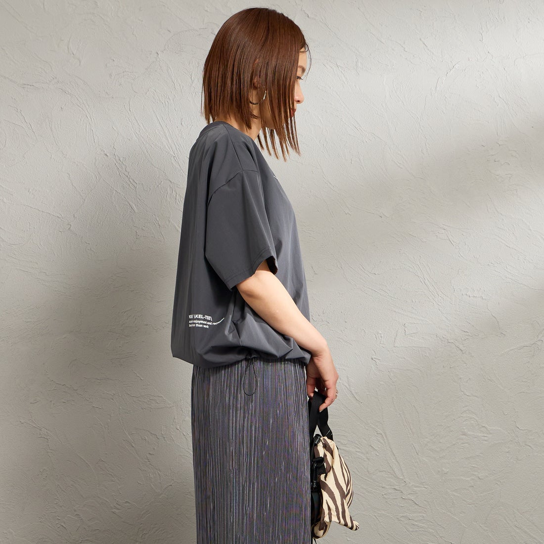 KELTY [ケルティ] 別注 ラッシュコンフォート ショートスリーブナイロンTシャツ [KE252W30IN02-JF] ﾁｬｺｰﾙ &&モデル身長：159cm 着用サイズ：F&&