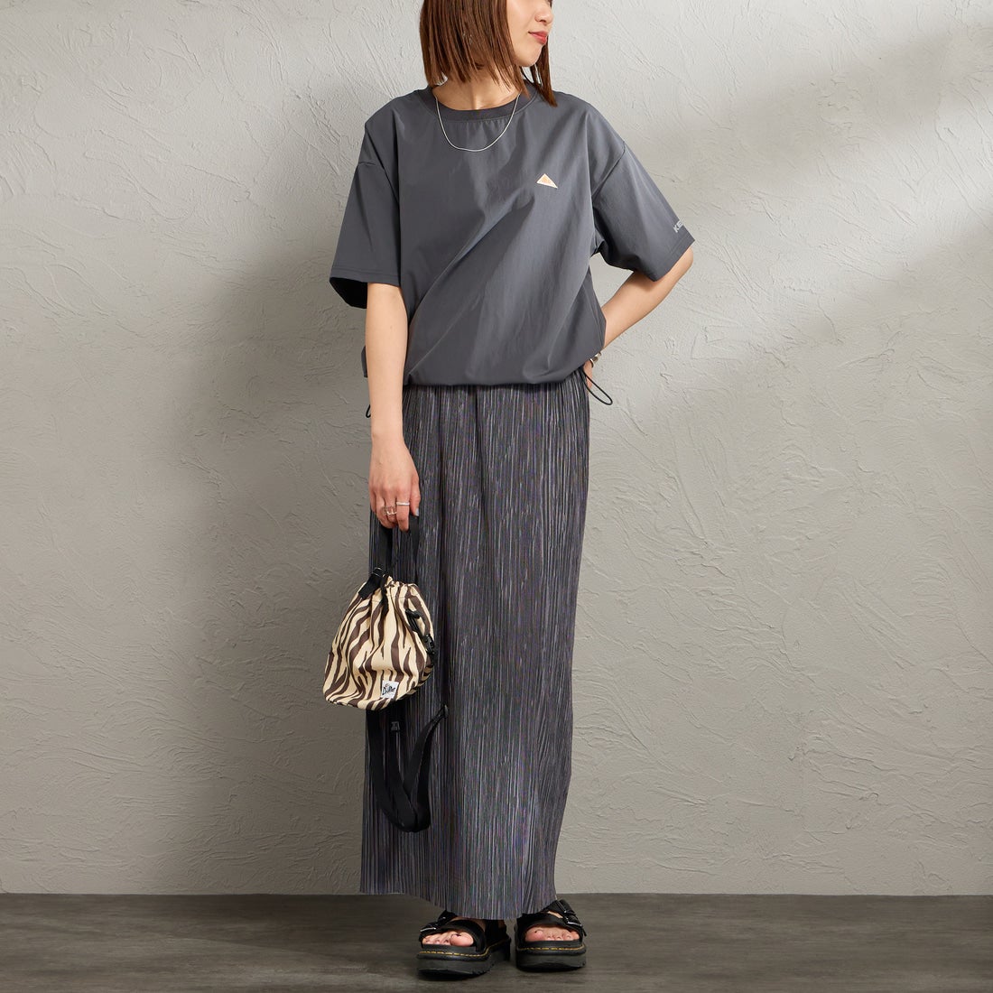 KELTY [ケルティ] 別注 ラッシュコンフォート ショートスリーブナイロンTシャツ [KE252W30IN02-JF] ﾁｬｺｰﾙ &&モデル身長：159cm 着用サイズ：F&&