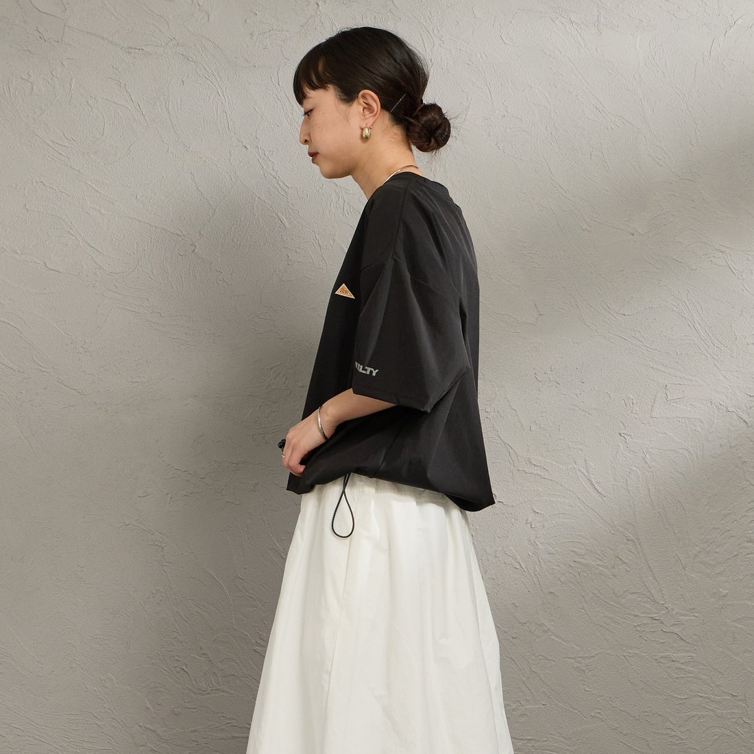 KELTY [ケルティ] 別注 ラッシュコンフォート ショートスリーブナイロンTシャツ [KE252W30IN02-JF] ﾌﾞﾗｯｸ &&モデル身長：150cm 着用サイズ：F&&