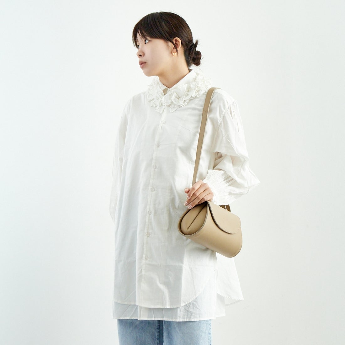 crinkle crinkle crinkle [クリンクル クリンクル クリンクル] フリルカラーレイヤードシャツ [CC-3508] WHITE &&モデル身長：167cm 着用サイズ：F&&