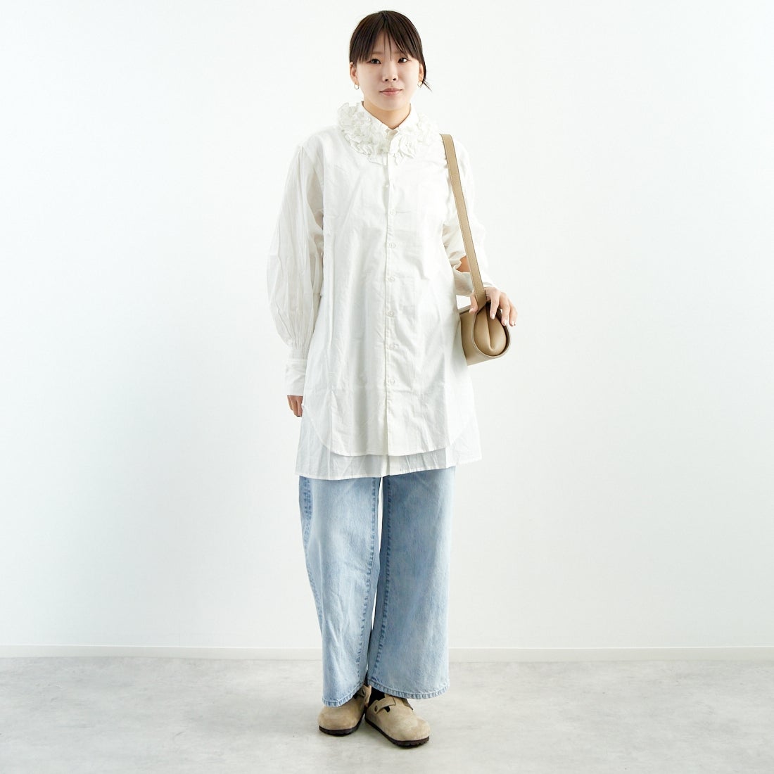 crinkle crinkle crinkle [クリンクル クリンクル クリンクル] フリルカラーレイヤードシャツ [CC-3508] WHITE &&モデル身長：167cm 着用サイズ：F&&