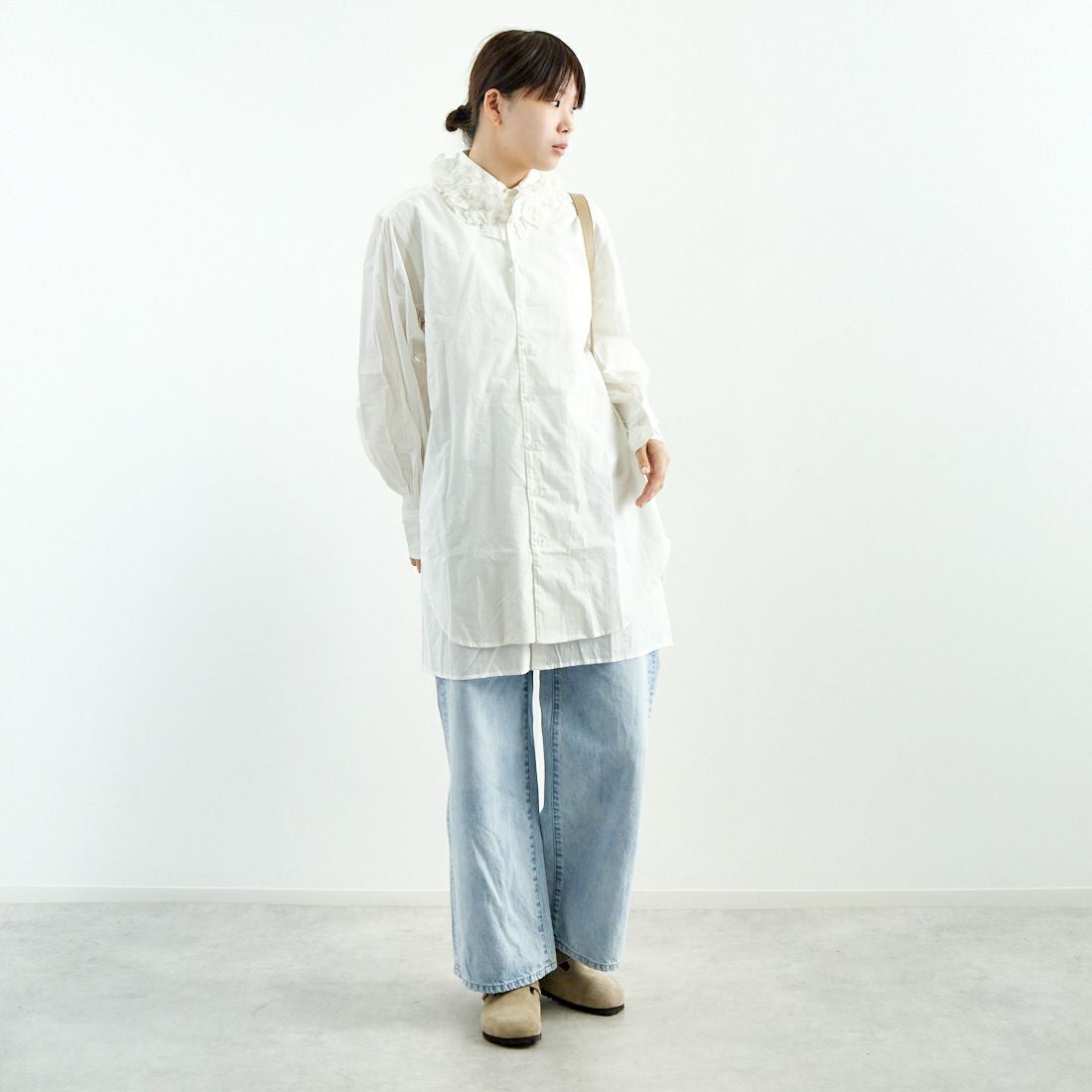 crinkle crinkle crinkle [クリンクル クリンクル クリンクル] フリルカラーレイヤードシャツ [CC-3508] WHITE &&モデル身長：167cm 着用サイズ：F&&