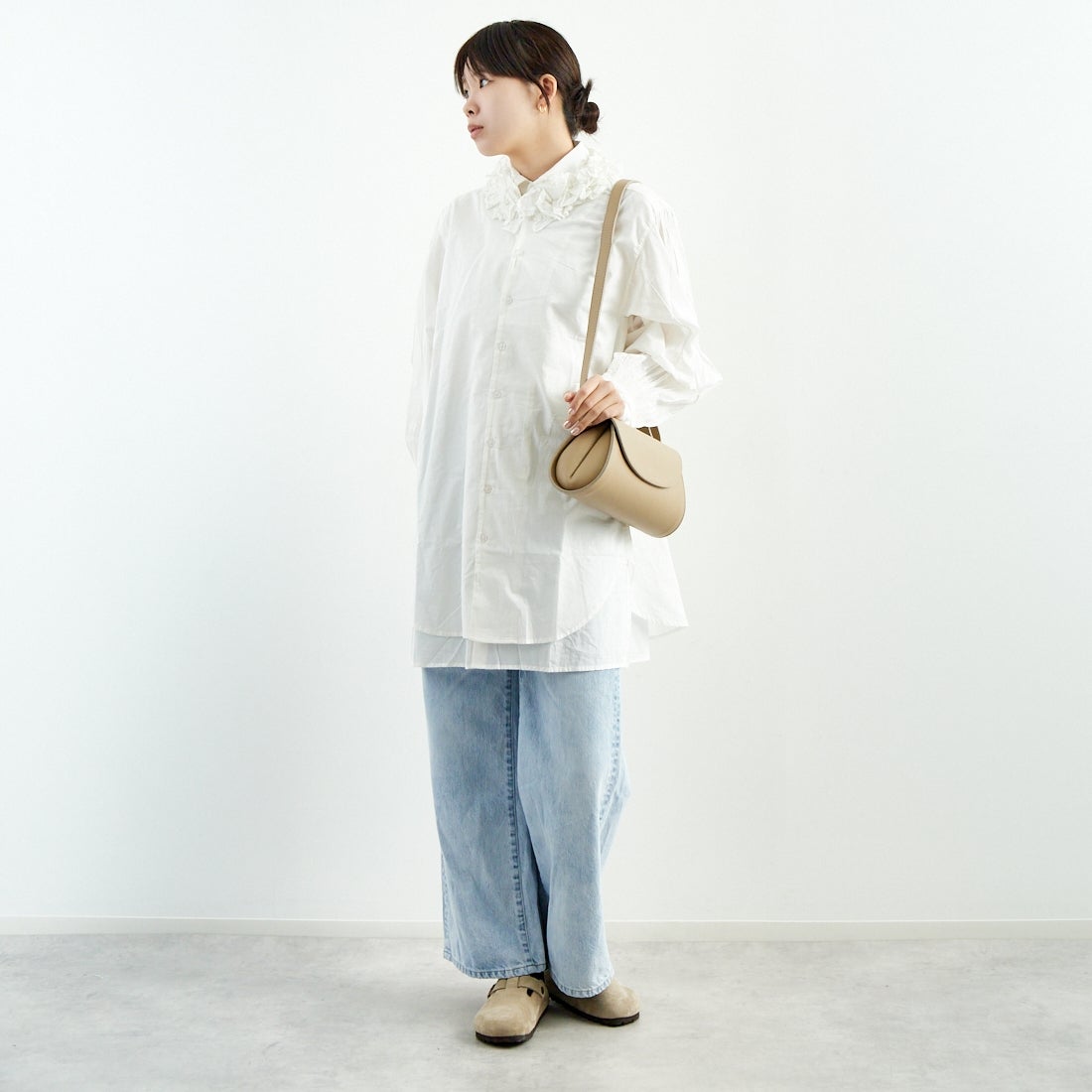 crinkle crinkle crinkle [クリンクル クリンクル クリンクル] フリルカラーレイヤードシャツ [CC-3508] WHITE &&モデル身長：167cm 着用サイズ：F&&