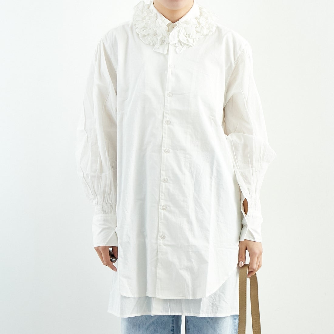 crinkle crinkle crinkle [クリンクル クリンクル クリンクル] フリルカラーレイヤードシャツ [CC-3508] WHITE &&モデル身長：167cm 着用サイズ：F&&