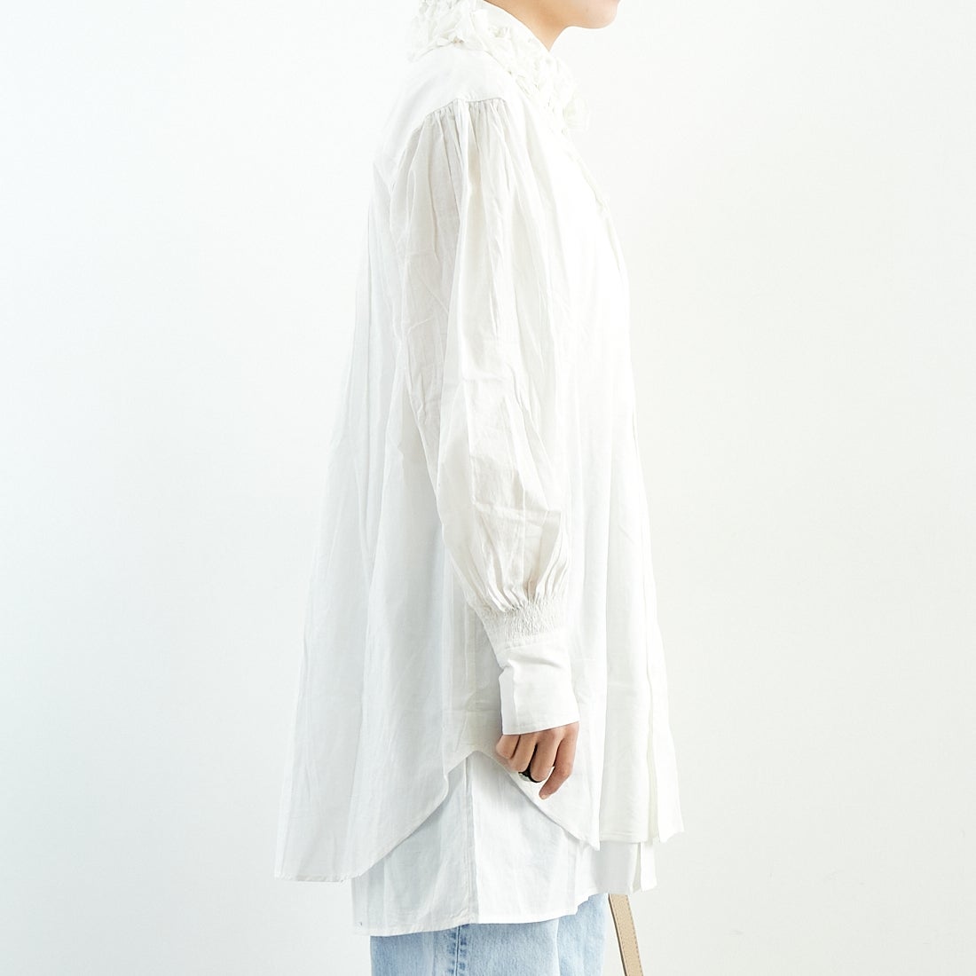 crinkle crinkle crinkle [クリンクル クリンクル クリンクル] フリルカラーレイヤードシャツ [CC-3508] WHITE &&モデル身長：167cm 着用サイズ：F&&