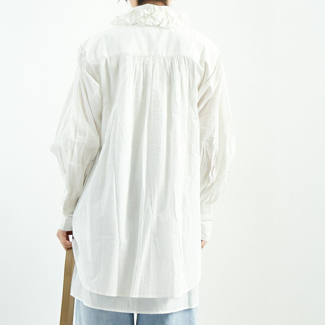 crinkle crinkle crinkle [クリンクル クリンクル クリンクル] フリルカラーレイヤードシャツ [CC-3508] WHITE &&モデル身長：167cm 着用サイズ：F&&