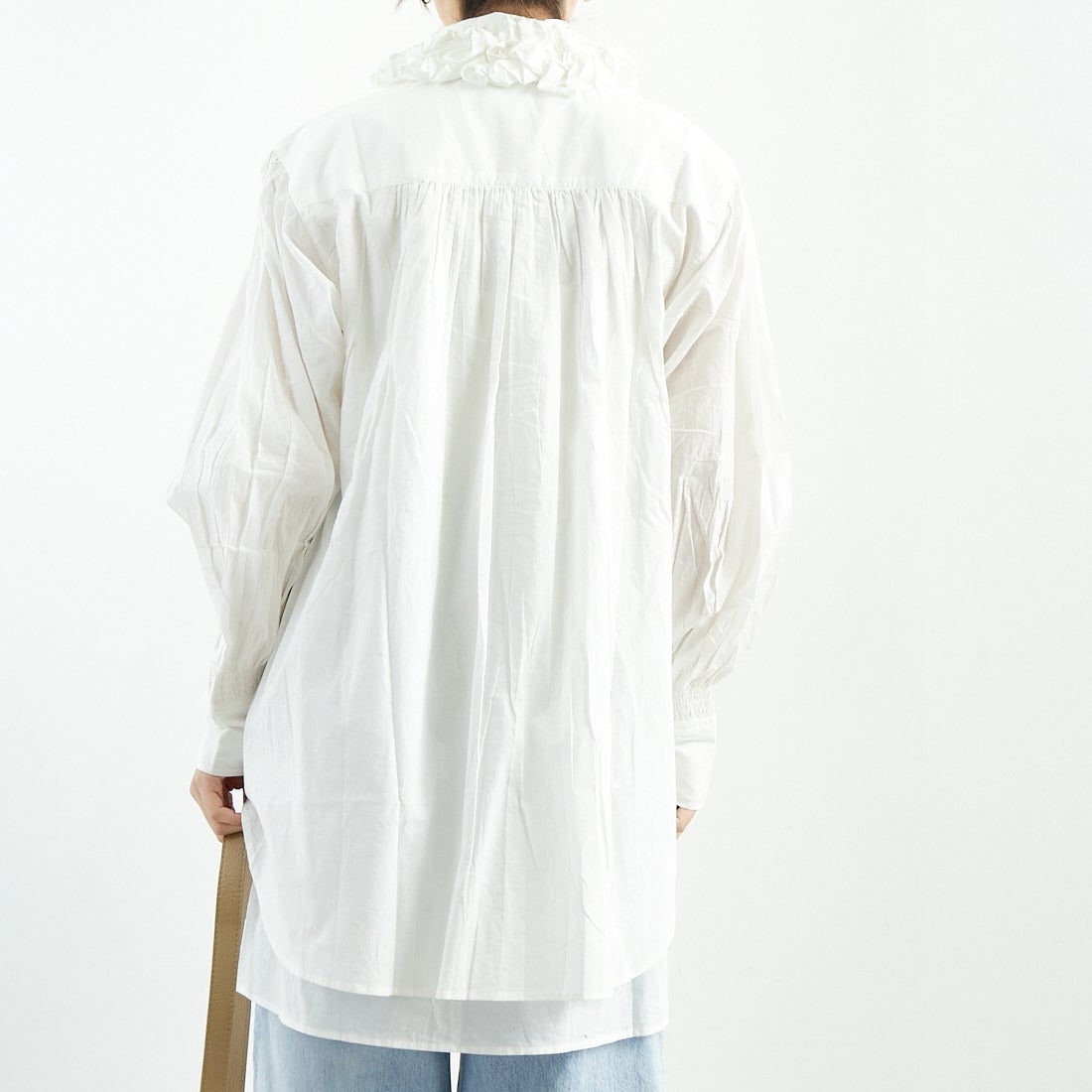 crinkle crinkle crinkle [クリンクル クリンクル クリンクル] フリルカラーレイヤードシャツ [CC-3508] WHITE &&モデル身長：167cm 着用サイズ：F&&
