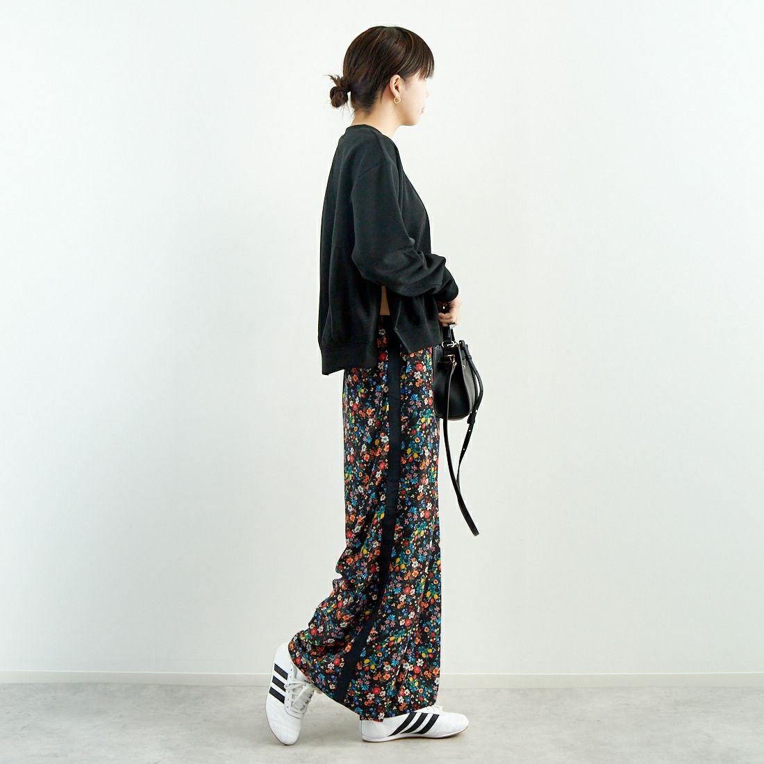 Munich [ミューニック] ダブルフェイスジャージプルオーバー [MN251U05] 009 BLK &&モデル身長：167cm 着用サイズ：ONE SIZE&&