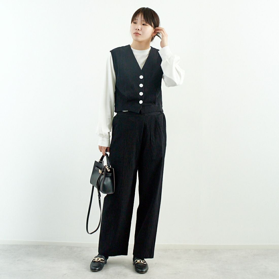 me. [ミードット] バンピーコットン2WAYベスト [ME-25109] 298 N.BLAC &&モデル身長：167cm 着用サイズ：F&&