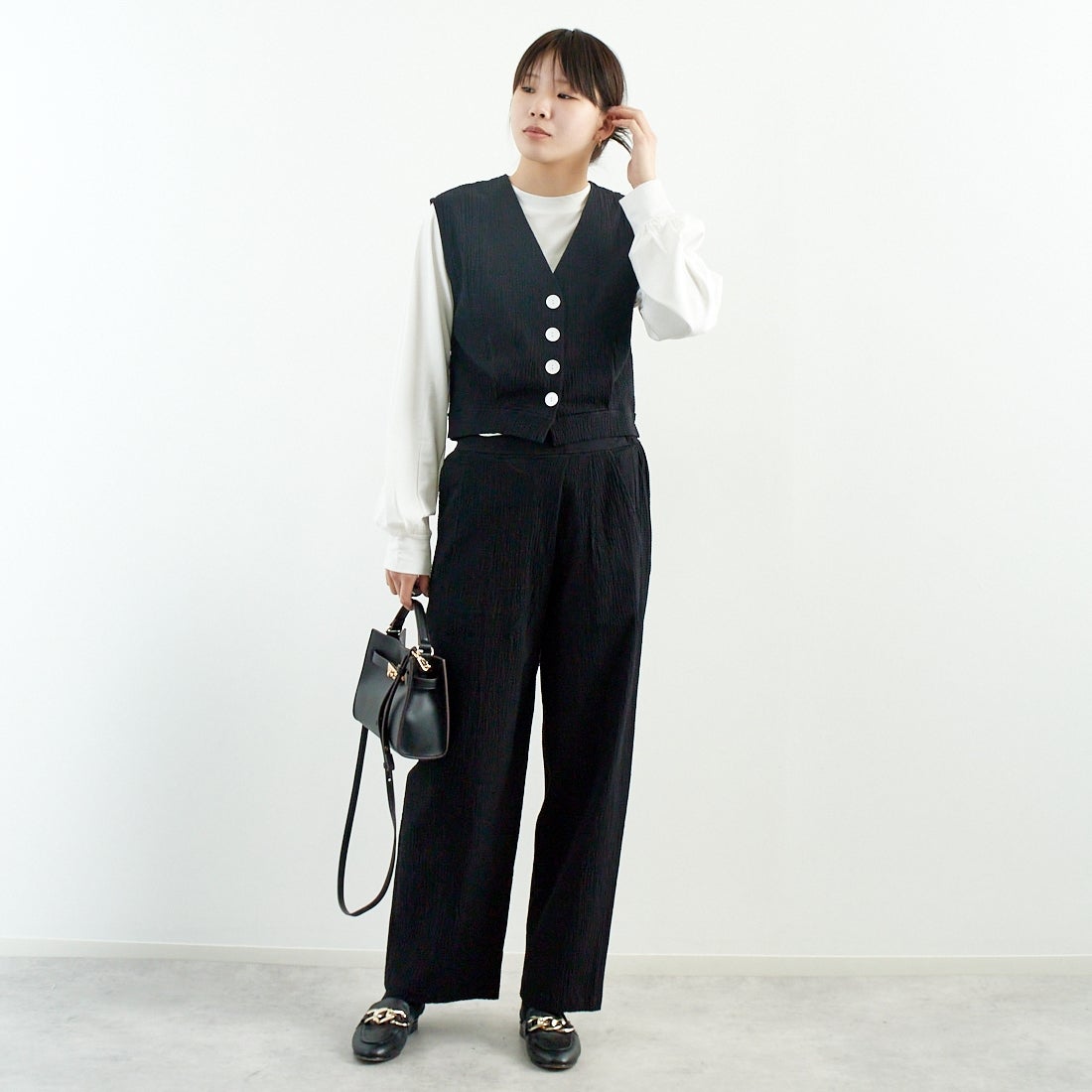 me. [ミードット] バンピーコットン2WAYベスト [ME-25109] 298 N.BLAC &&モデル身長：167cm 着用サイズ：F&&