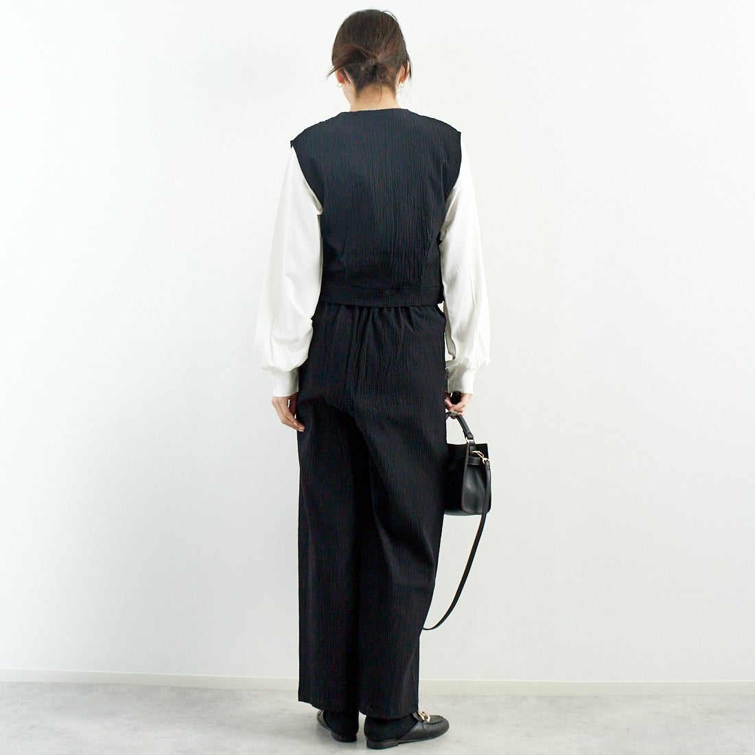 me. [ミードット] バンピーコットン2WAYベスト [ME-25109] 298 N.BLAC &&モデル身長：167cm 着用サイズ：F&&