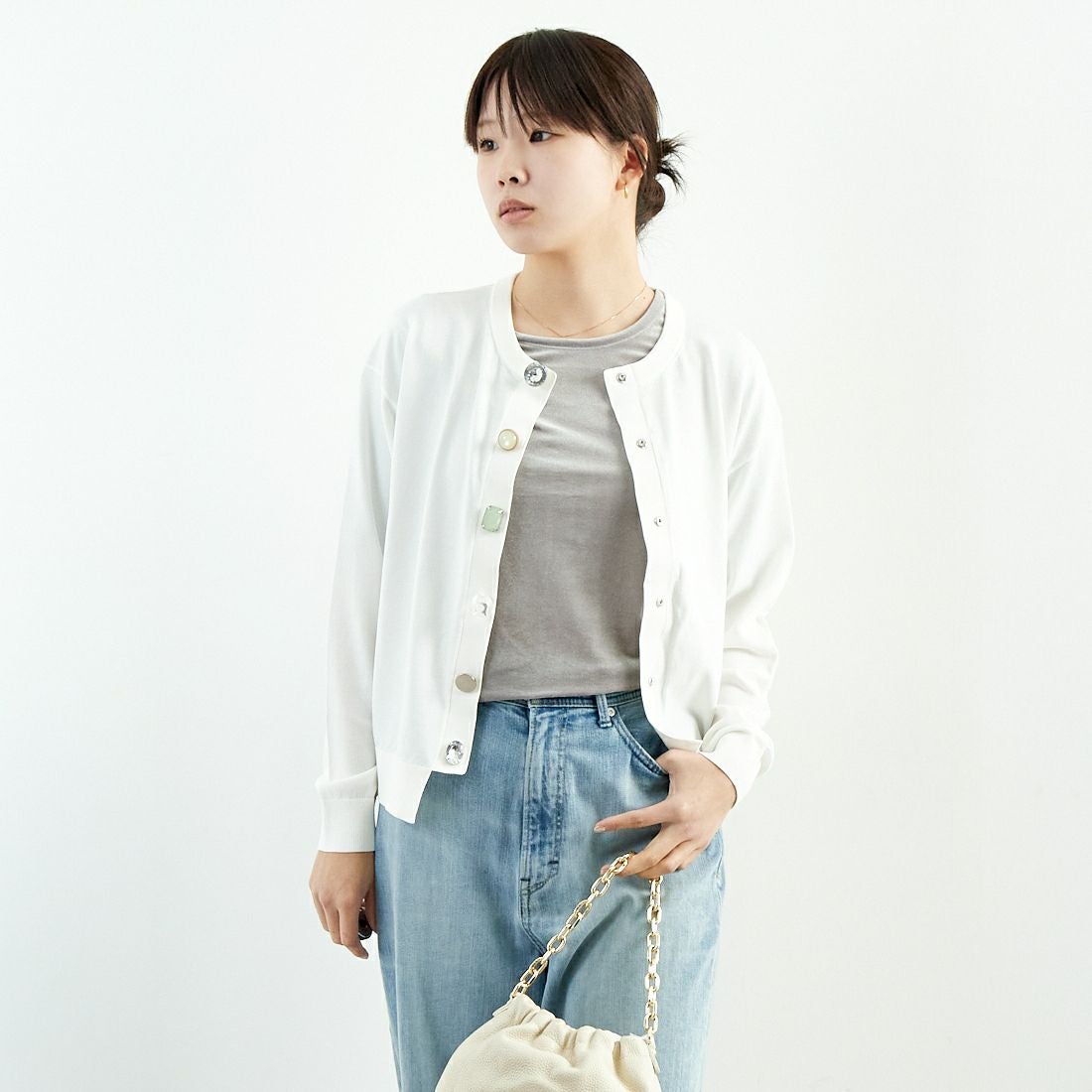 TORRAZZO DONNA [トラッゾドンナ] ビジューカーディガン [6259-679] 05 WHITE &&モデル身長：167cm 着用サイズ：F&&