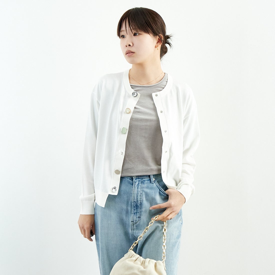 TORRAZZO DONNA [トラッゾドンナ] ビジューカーディガン [6259-679] 05 WHITE &&モデル身長：167cm 着用サイズ：F&&
