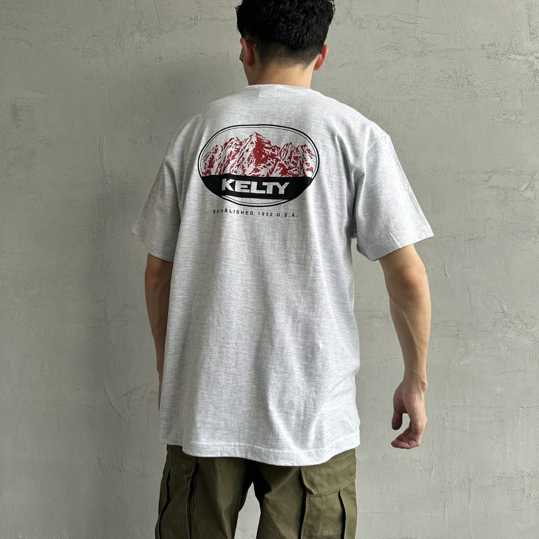 KELTY [ケルティ] 別注 バックプリントTシャツ [KE252W30IN04-JF] ｱｯｼｭ &&モデル身長：168cm 着用サイズ：M&&