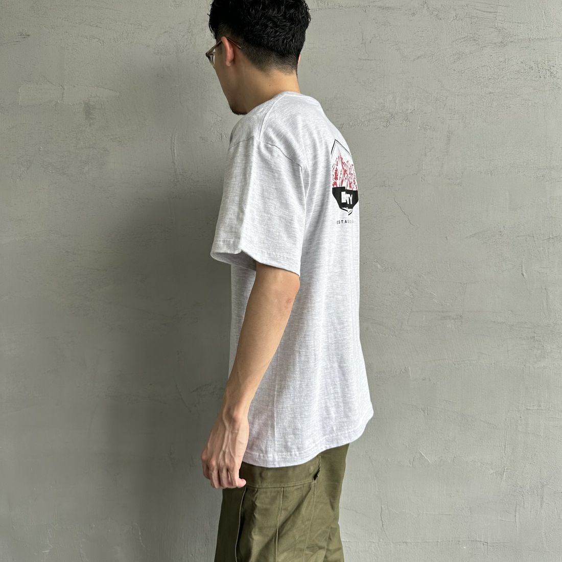 KELTY [ケルティ] 別注 バックプリントTシャツ [KE252W30IN04-JF] ｱｯｼｭ &&モデル身長：168cm 着用サイズ：M&&