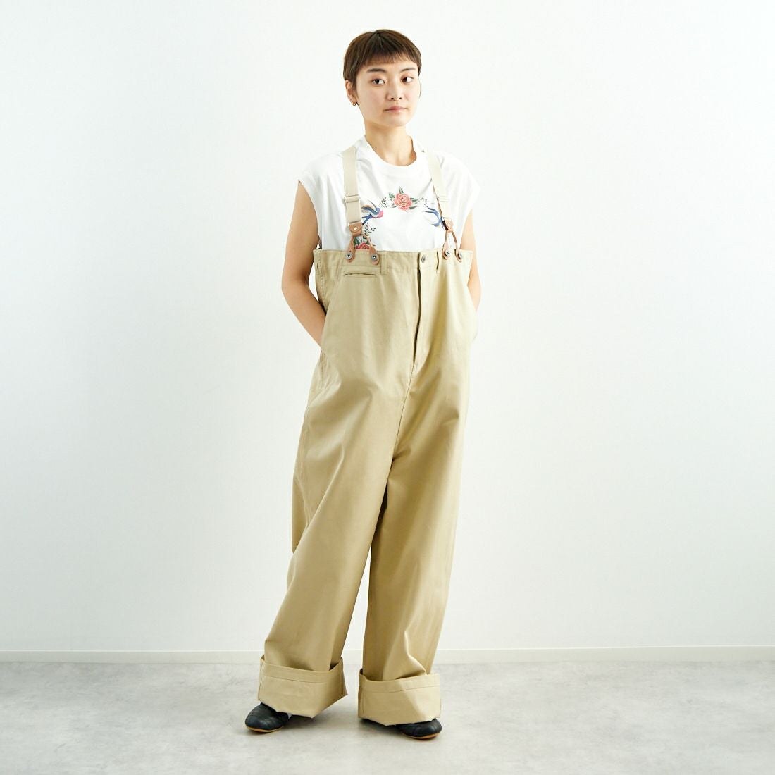 RhodolirioN [ロドリリオン] チノクロス サスペンダーパンツ [QT1014] A KHAKI &&モデル身長：160cm 着用サイズ：ONE SIZE&&