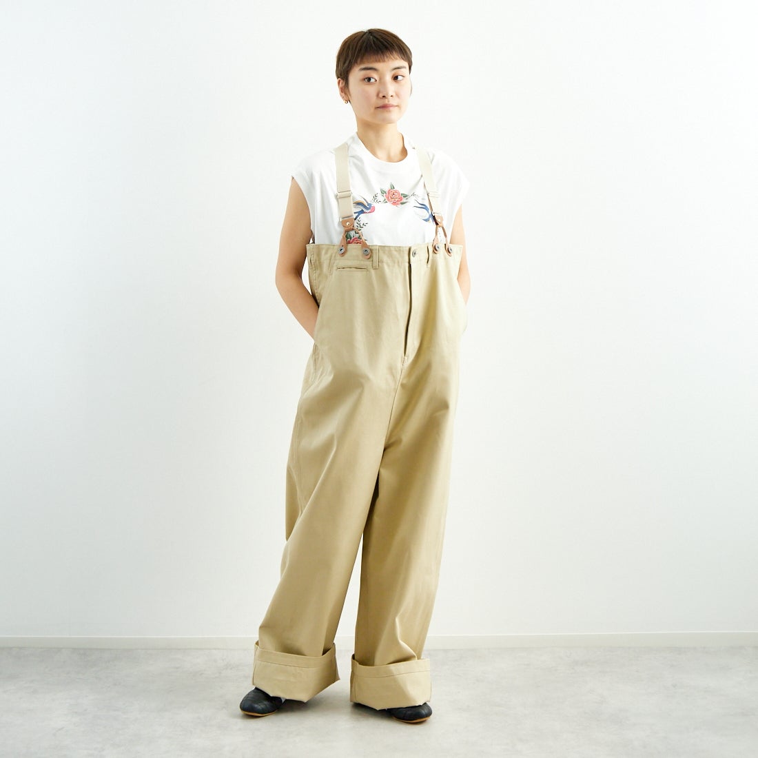 RhodolirioN [ロドリリオン] チノクロス サスペンダーパンツ [QT1014] A KHAKI &&モデル身長：160cm 着用サイズ：ONE SIZE&&