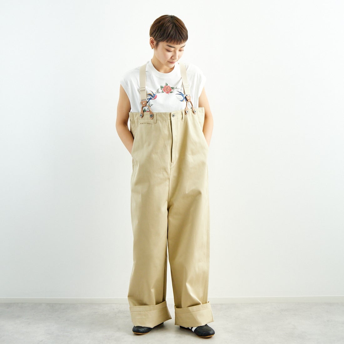 RhodolirioN [ロドリリオン] チノクロス サスペンダーパンツ [QT1014] A KHAKI &&モデル身長：160cm 着用サイズ：ONE SIZE&&