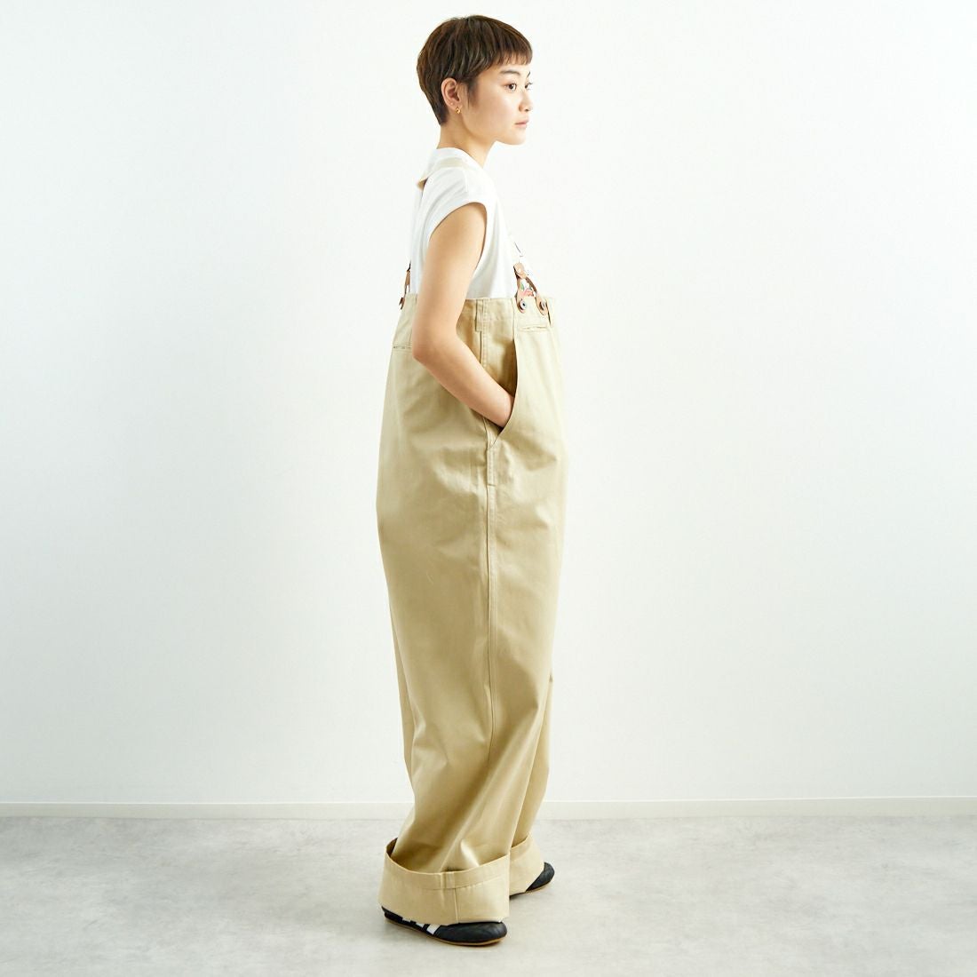 RhodolirioN [ロドリリオン] チノクロス サスペンダーパンツ [QT1014] A KHAKI &&モデル身長：160cm 着用サイズ：ONE SIZE&&